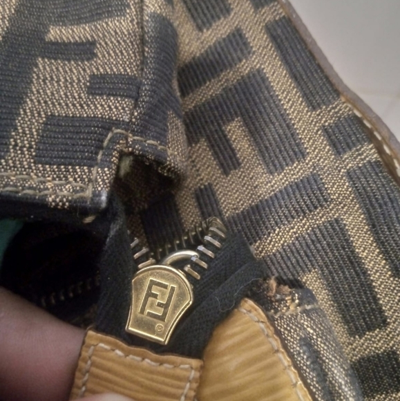 Fendi duffle bag - Picture 11 of 16
